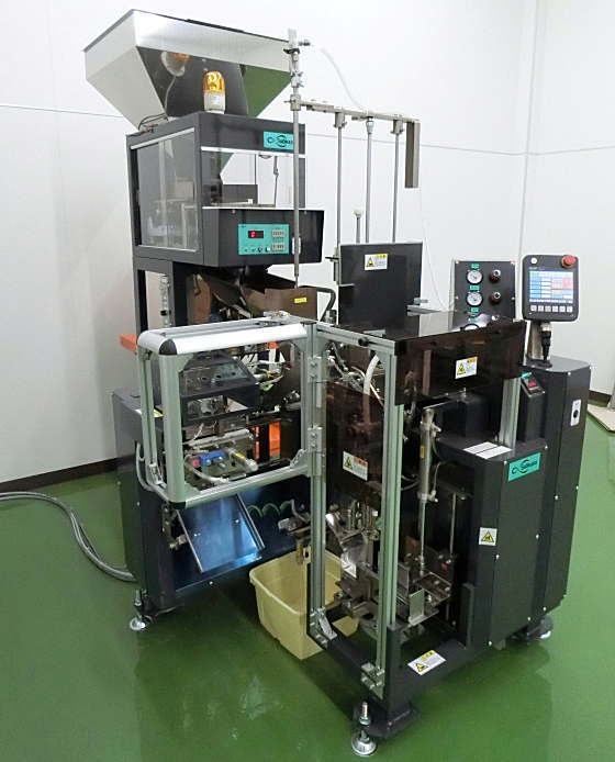 給袋式包装機／自動袋詰め機：GX-402型