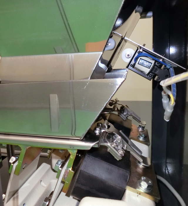 先端みの笠式排出シュート