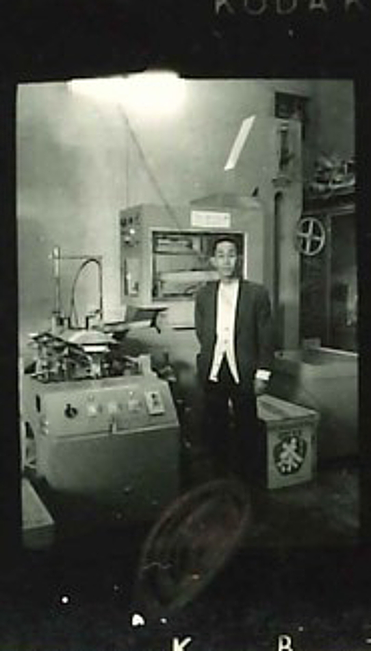 昭和45年自動計量機とロータリー包装機写真